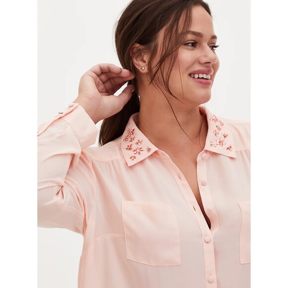 NWT Torrid 00 Madison Pale Pink Georgette Embellished Collar Button Front Blouse - Picture 2 of 8